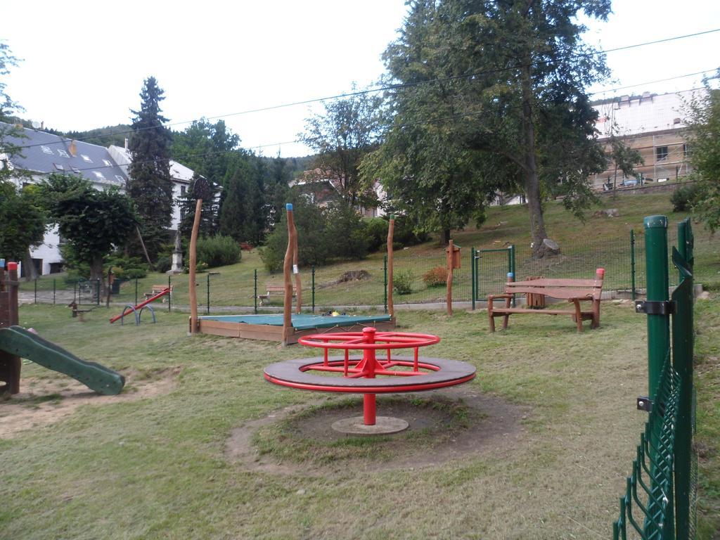 Pension Mikulka Mikulov v Krusnych Horach Dış mekan fotoğraf